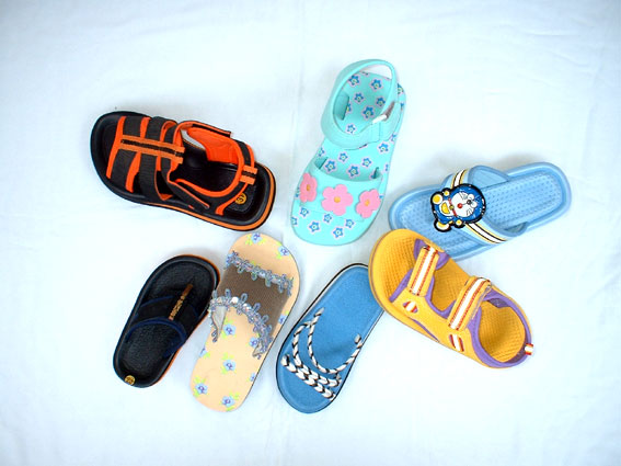 Children's Sandals & Slippers